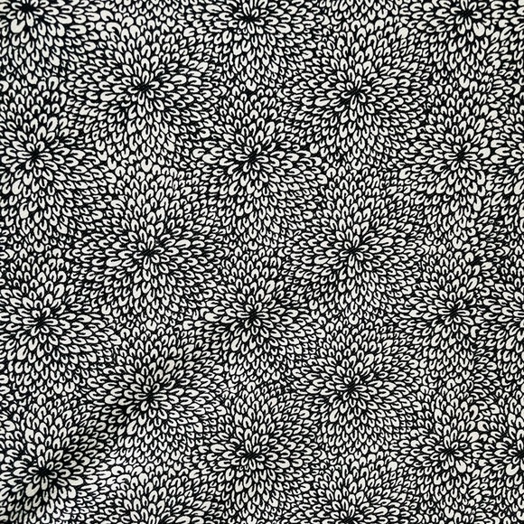 LULULEMON City Skirt Floral Dahlia Pattern Tube Skirt (Black + White, Size: 4) - Picture 7 of 15